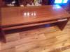 Starší drevený konferenčný stolík